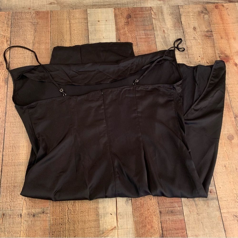 Pretty little thing plus black strappy satin cowl midi dress -20 - Picture 6 of 10